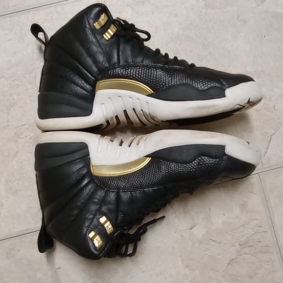 Women’s Jordan 12 Retro “Black Metallic Gold White”- size (9.5) - Picture 4 of 7